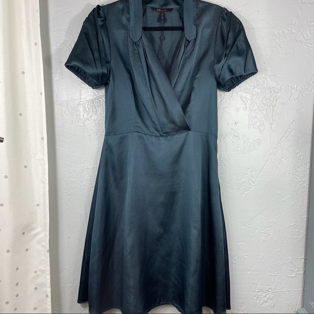 BCBG MAXARIA dress size 8 short sleeves beautiful